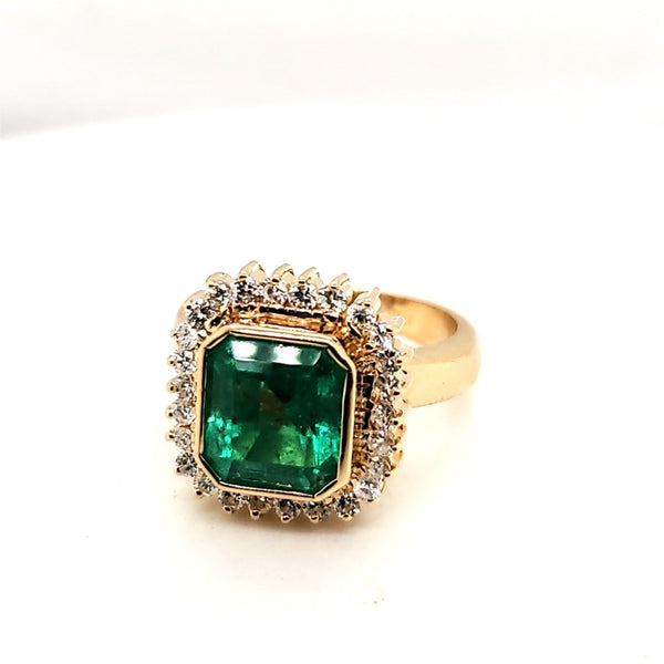 18Kt Yellow Gold Emerald And Diamond Ring