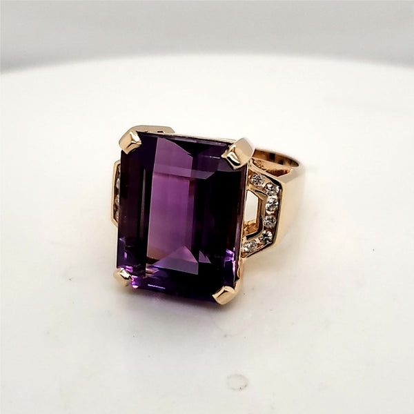 14kt Yellow Gold Amethyst and Diamond Ring