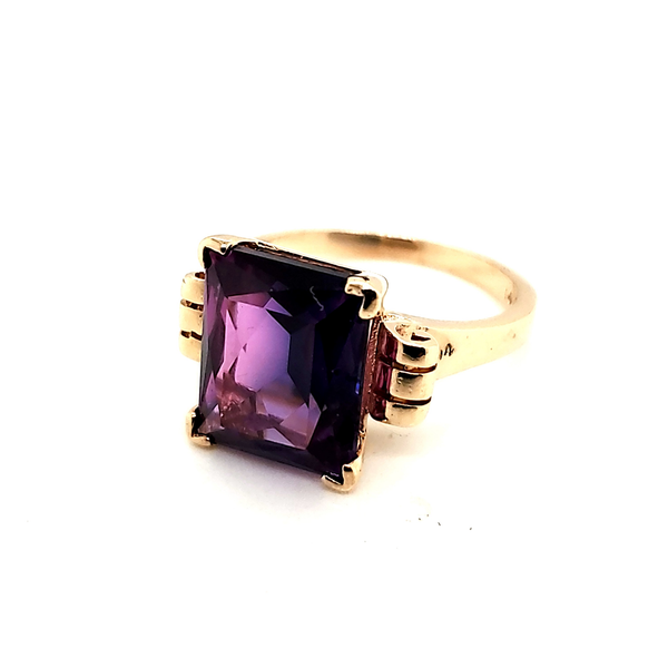 Retro Period 14kt Yellow Gold Synthetic Color Change Corundum Ring