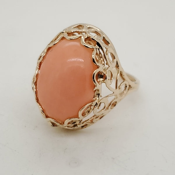 Vintage 14kt gold and oval coral ring