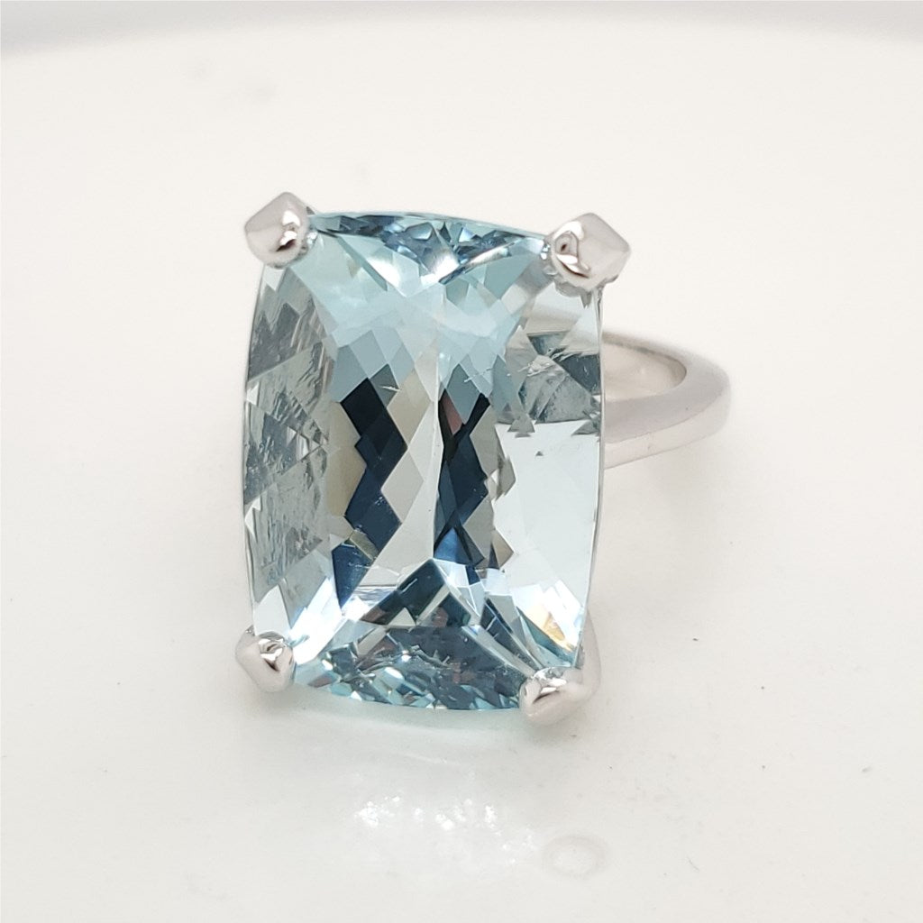 14kt White Gold Aquamarine Ring