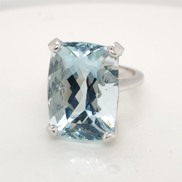 14kt White Gold Aquamarine Ring