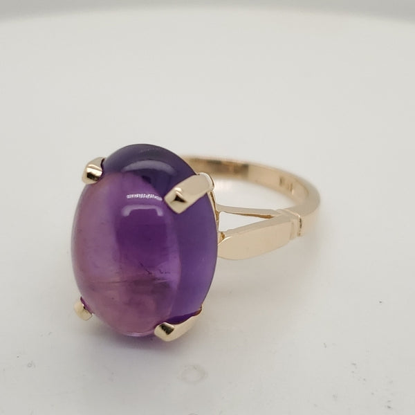 14kt Yellow Gold Cabochon Cut Amethyst Ring