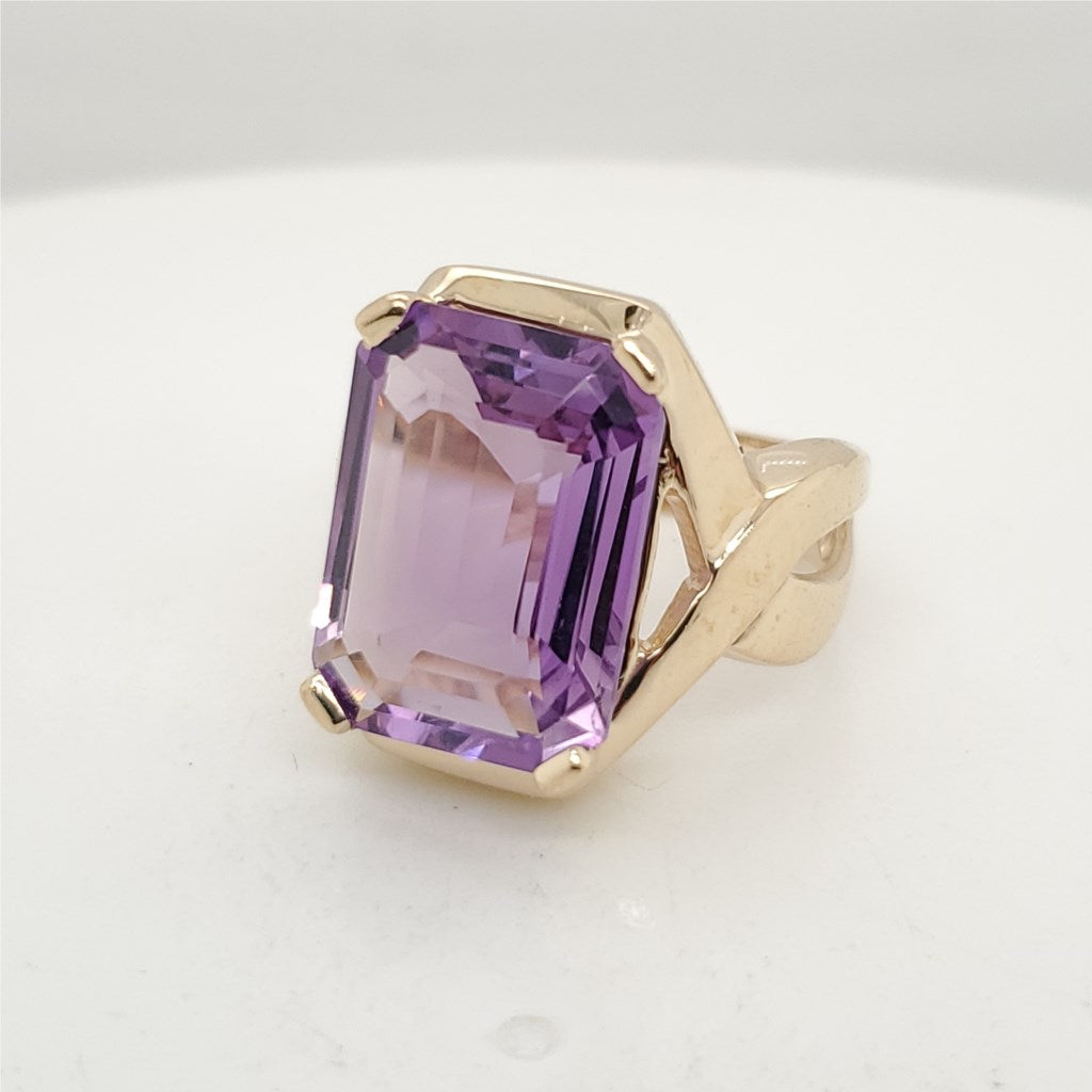 14kt Yellow Gold Amethys Ring