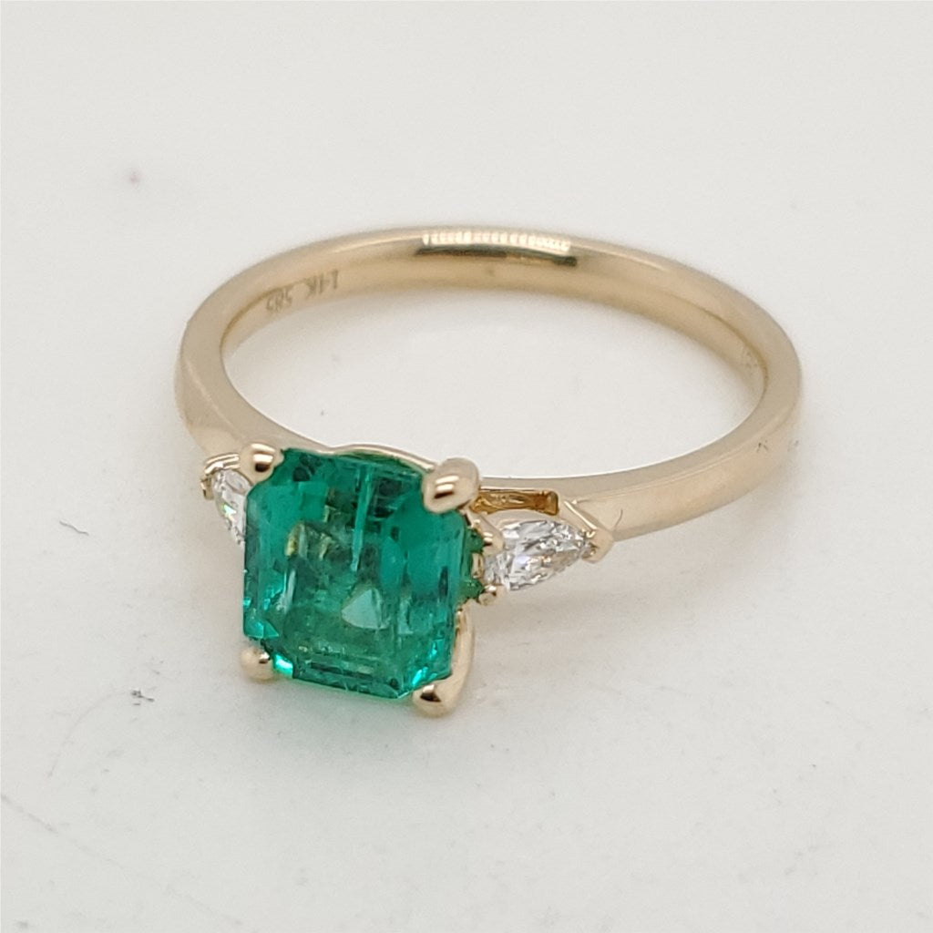 14Kt Yellow Gold Emerald And Diamond Ring