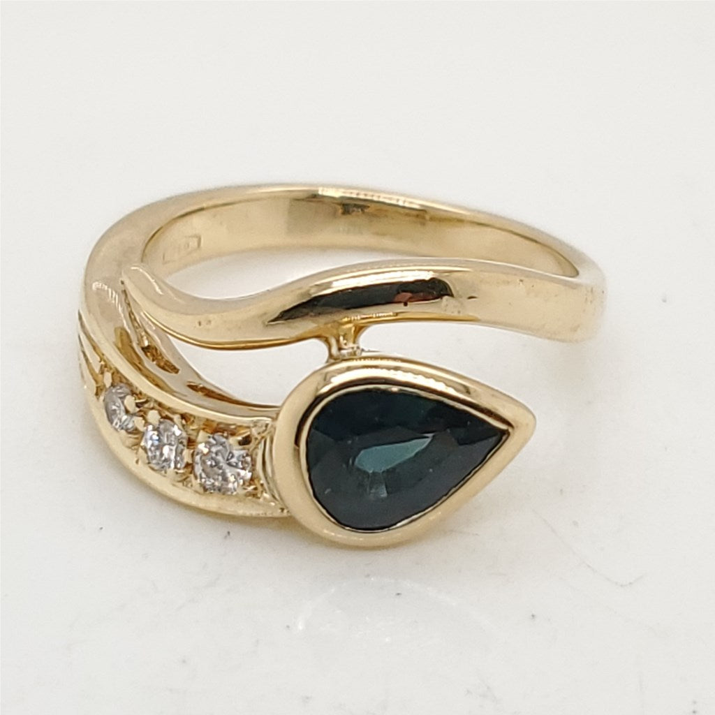 18kt Yellow Gold Snake Ring With Sapphire and Diamonds