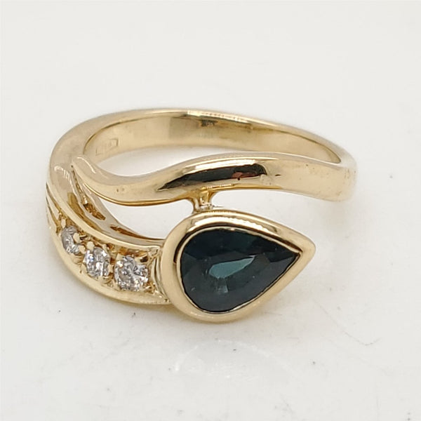 18kt Yellow Gold Snake Ring With Sapphire and Diamonds