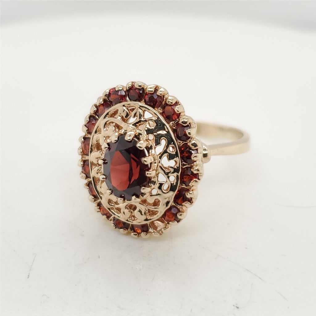 10kt Yellow Gold Oval Shaped Garnet Ring