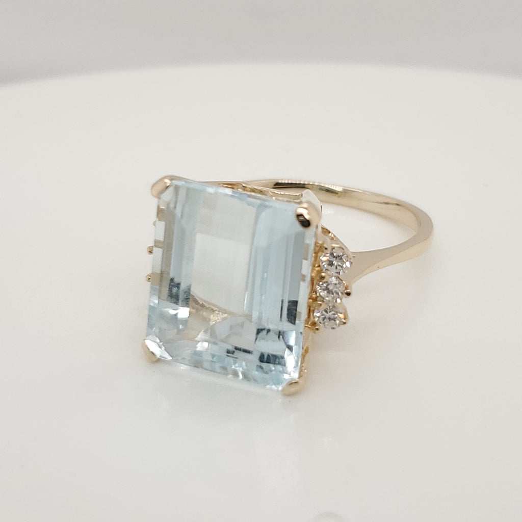 14kt Yellow Gold blue Topaz and Diamond Ring