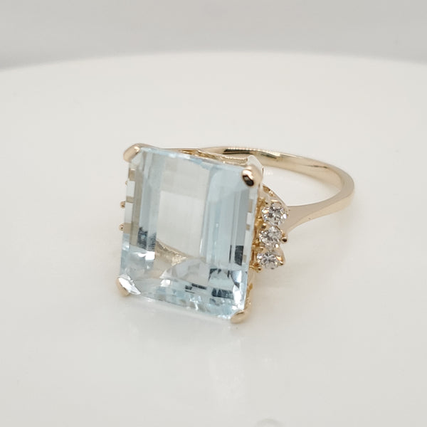 14kt Yellow Gold blue Topaz and Diamond Ring
