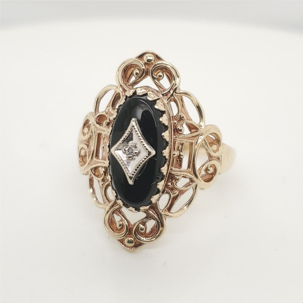 Vintage 10kt Yellow Gold Onyx and Diamond Ring