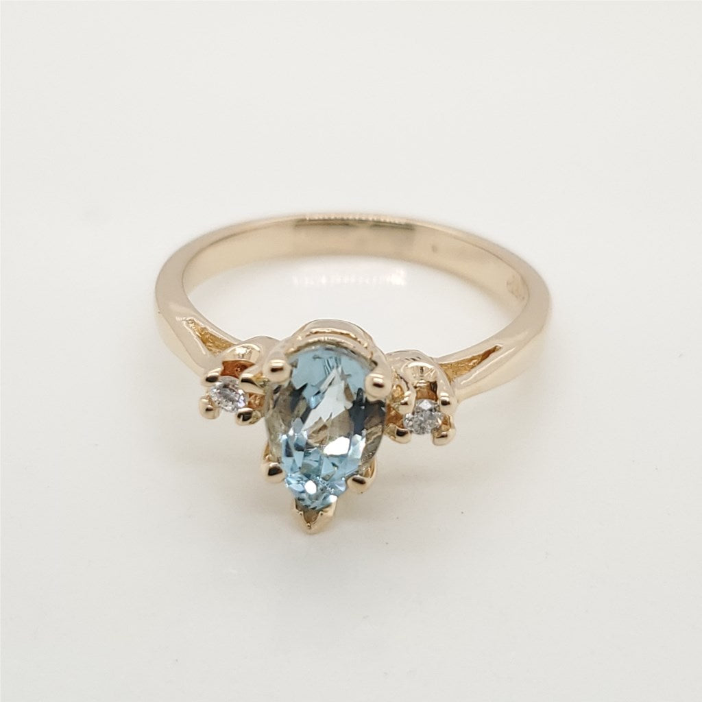 14kt Yellow Gold Aquamarine and Diamond Ring