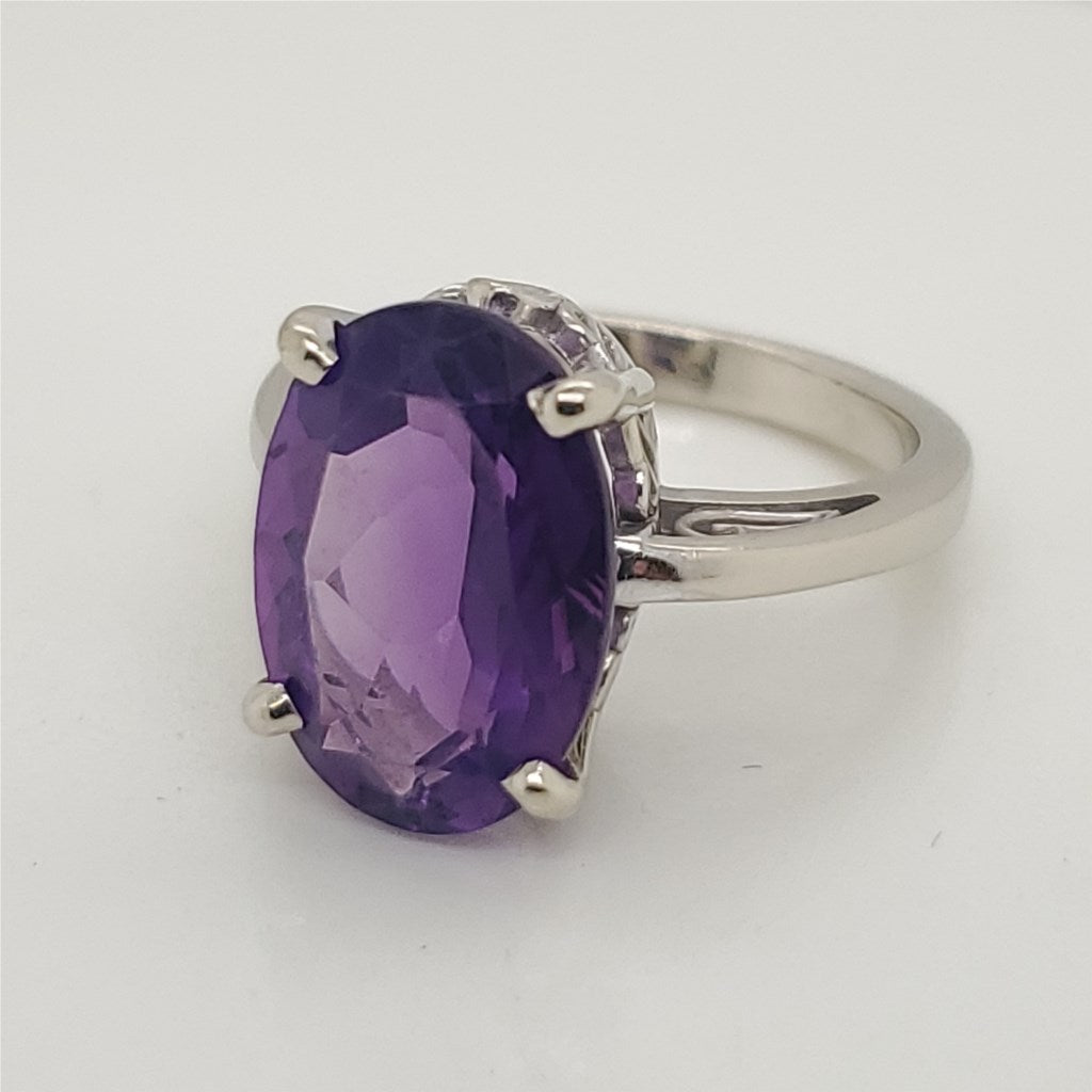 14kt White Gold Amethyst Ring