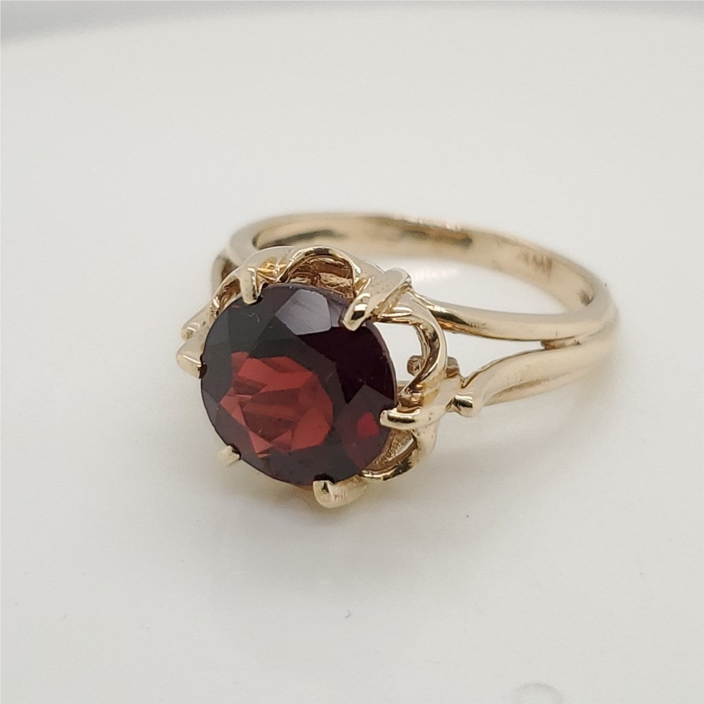 Vintage 14kt Yellow Gold Garnet Ring