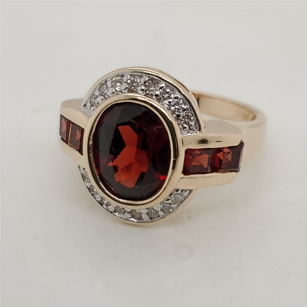 14kt Yellow Gold Oval Cut Garnet and Diamond Ring