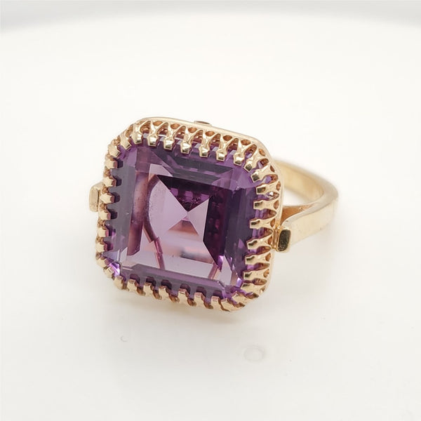 Vintage 14kt Yellow Gold Synthetic Color Change Corundum Ring