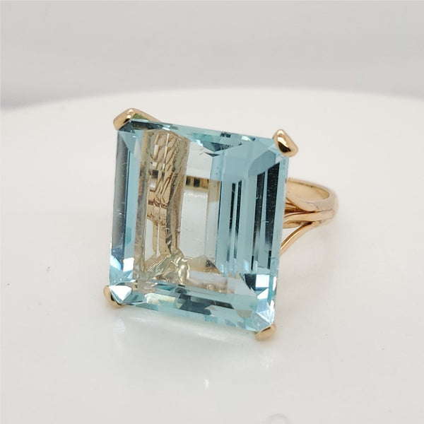 14kt Yellow Gold Aquamarine Ring
