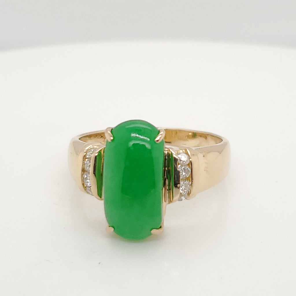 Vintage 18Kt Yellow Gold Jadeite Jade and Diamond Ring