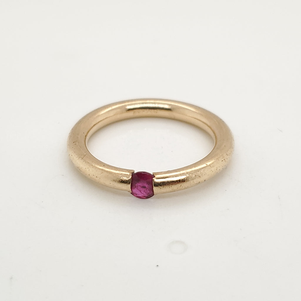 14kt Yellow Gold Ruby Ring
