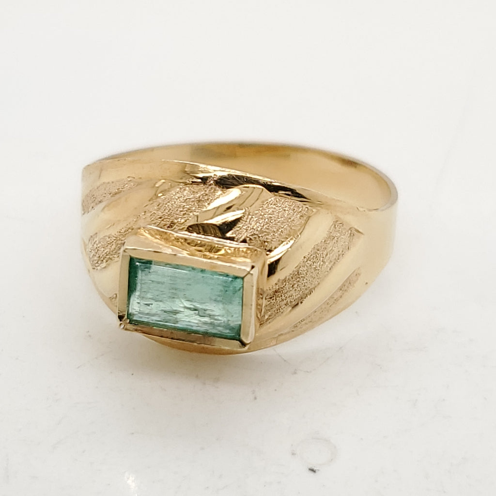 18kt Yellow Gold Emerald Cut Emerald Ring