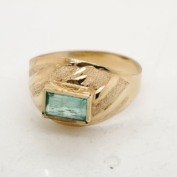 18kt Yellow Gold Emerald Cut Emerald Ring