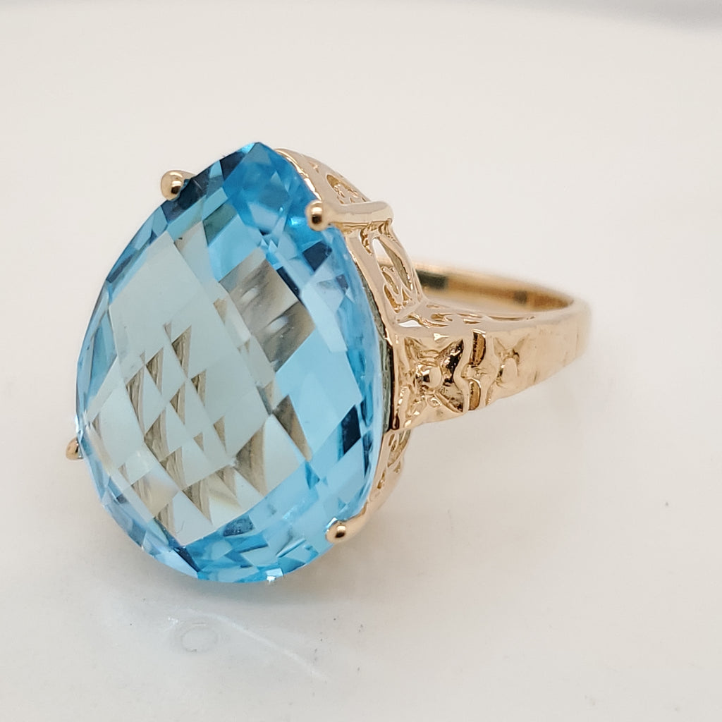 10kt Yellow Gold Swiss Blue Topaz Ring
