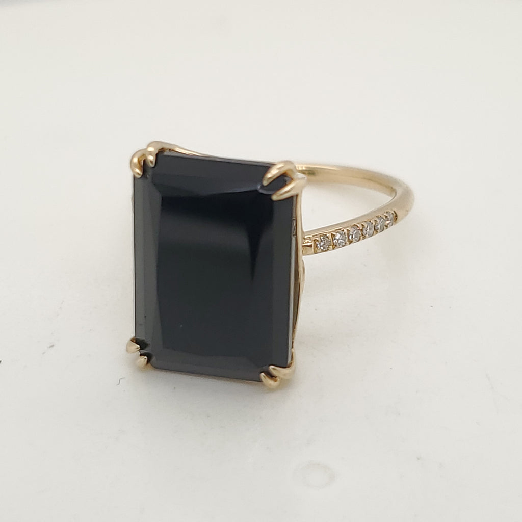 Effy 14kt Yellow Gold Onyx and Diamond Ring