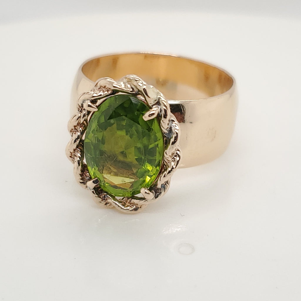 14Kt Yellow Gold  Oval Perido Ring