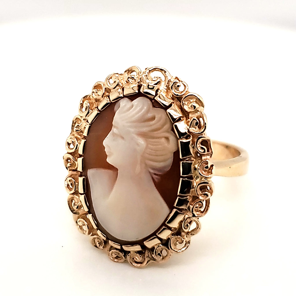 Vintage 18kt Yellow Gold Cameo Ring