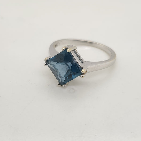 14kt White Gold Blue Topaz Ring
