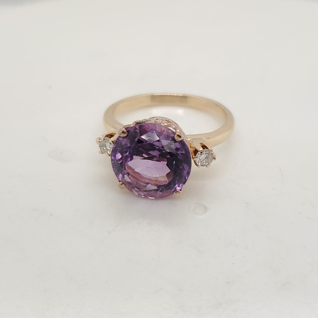 Vintage 14kt Yellow Gold Amethyst and Diamond ring