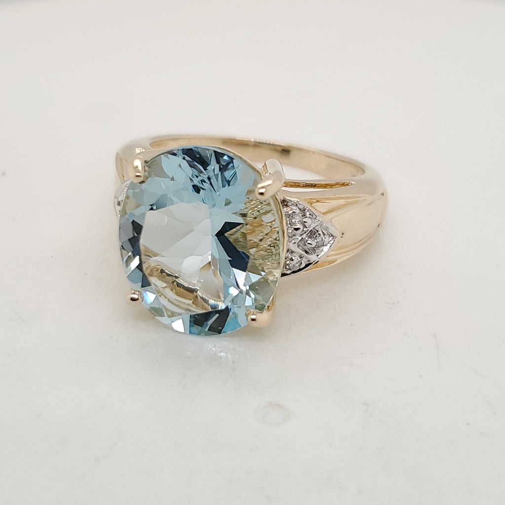14kt Yellow Gold Aquamarine and Diamond Ring