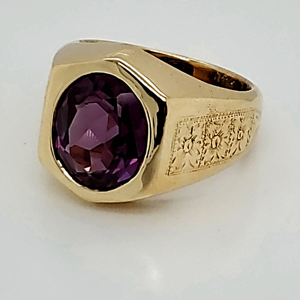 Vintage hand made 19kt yellow gold synthetic color change corundum ring