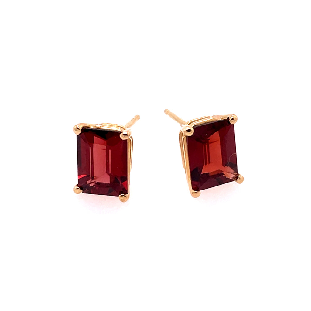 14kt Yellow Gold Garnet Stud Earrings