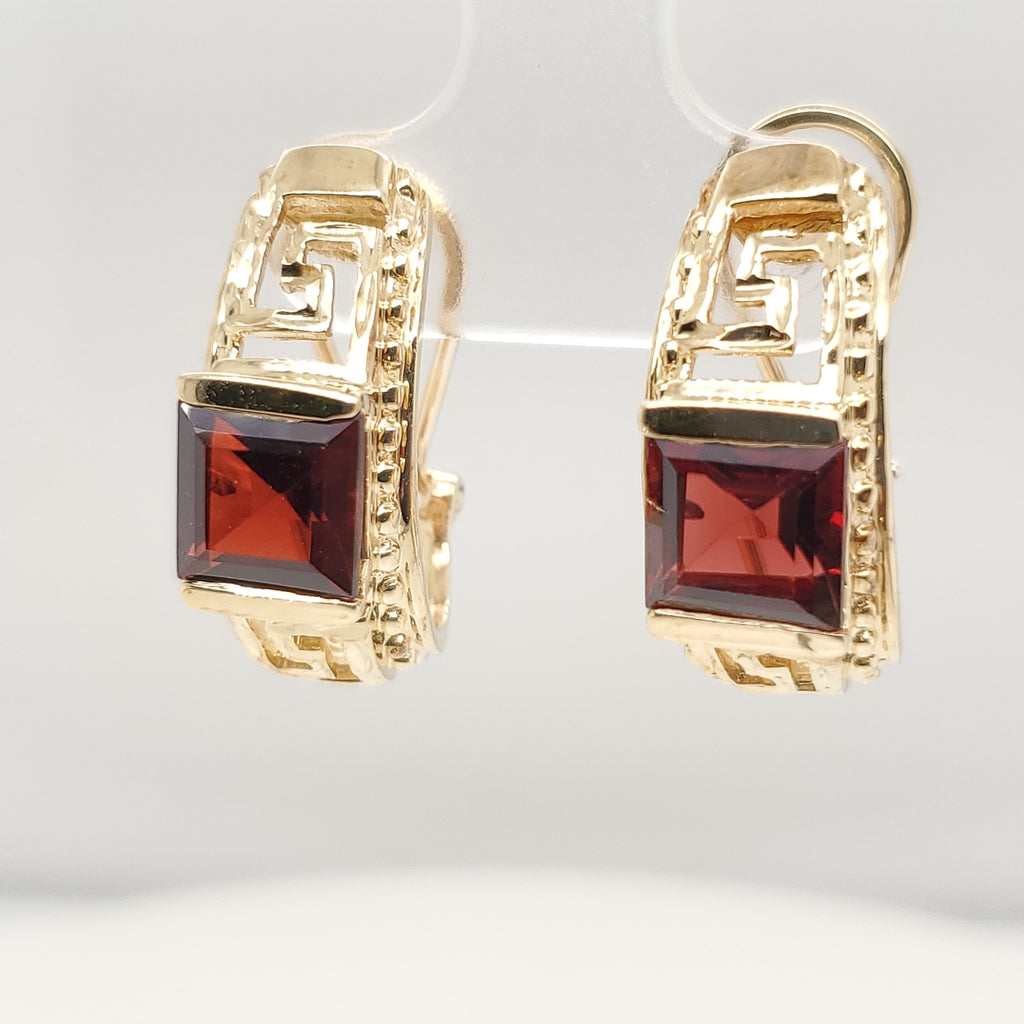 14kt Yellow Gold Garnet  Earrings