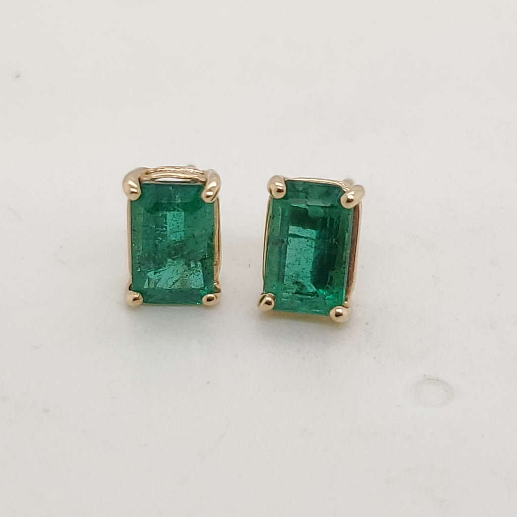 14kt Yellow Gold Emerald Stud Earrings