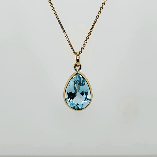 18kt Yellow Gold Blue Topaz Pendant Necklace