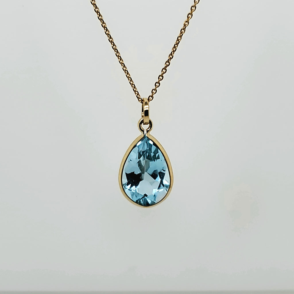 18kt Yellow Gold Blue Topaz Pendant Necklace