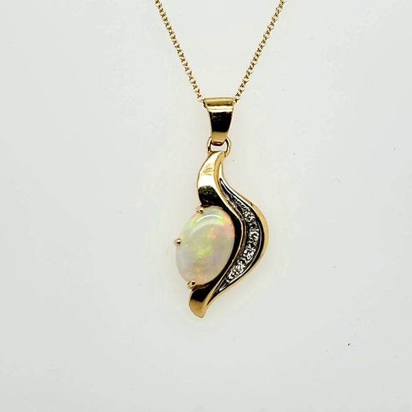 18kt Yellow Gold Opal and Diamond Pendant Necklace