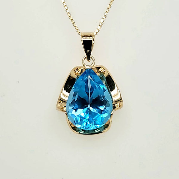 14kt Yellow Gold Blue Topaz Pendant Necklace