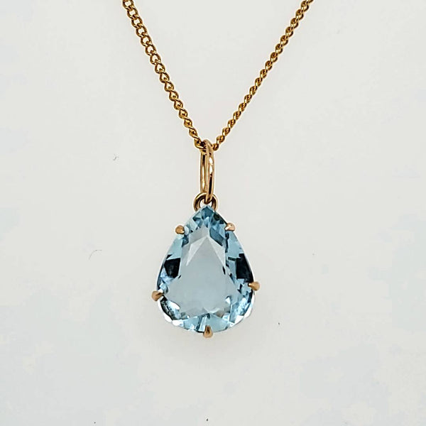 18kt Yellow Gold Aquamarine Pendant