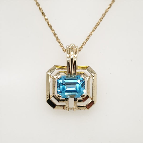 14kt Yellow Gold Blue Topaz Pendant