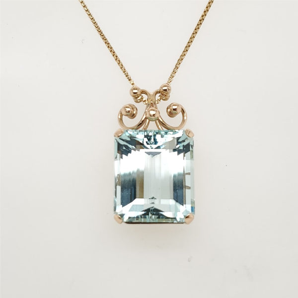 18kt Yellow Gold Aquamarine Pendant