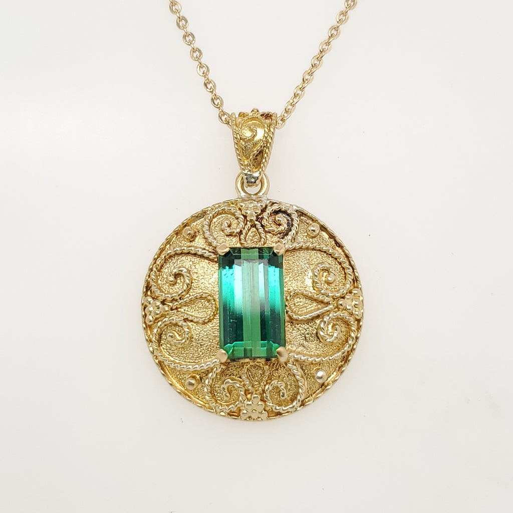Vintage 18kt Yellow Gold Etruscan Revival Green Tourmaline Pendant Neckalce