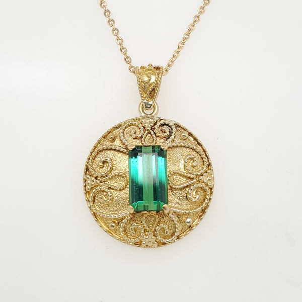 Vintage 18kt Yellow Gold Etruscan Revival Green Tourmaline Pendant Neckalce