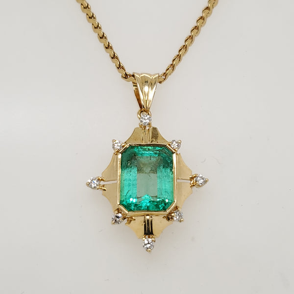 18kt Yellow Gold Colombian Emerald and Diamond Pendant Necklace