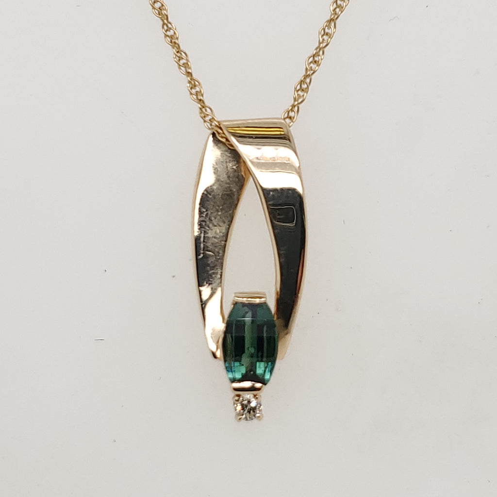 14kt Yellow Gold Green Tourmaline and Diamond Pendant Neckalce