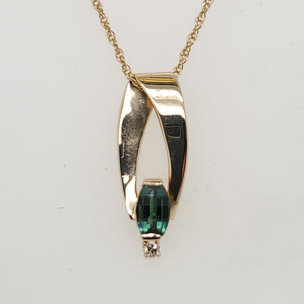 14kt Yellow Gold Green Tourmaline and Diamond Pendant Neckalce