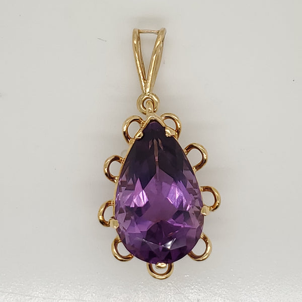 18kt Yellow Gold Amethyst Pendant