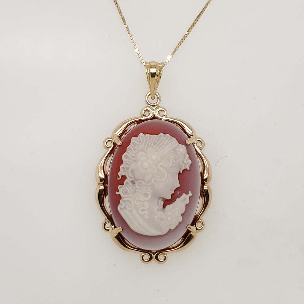 10kt Yellow Gold Carved Hard Stone Cameo Pendant
